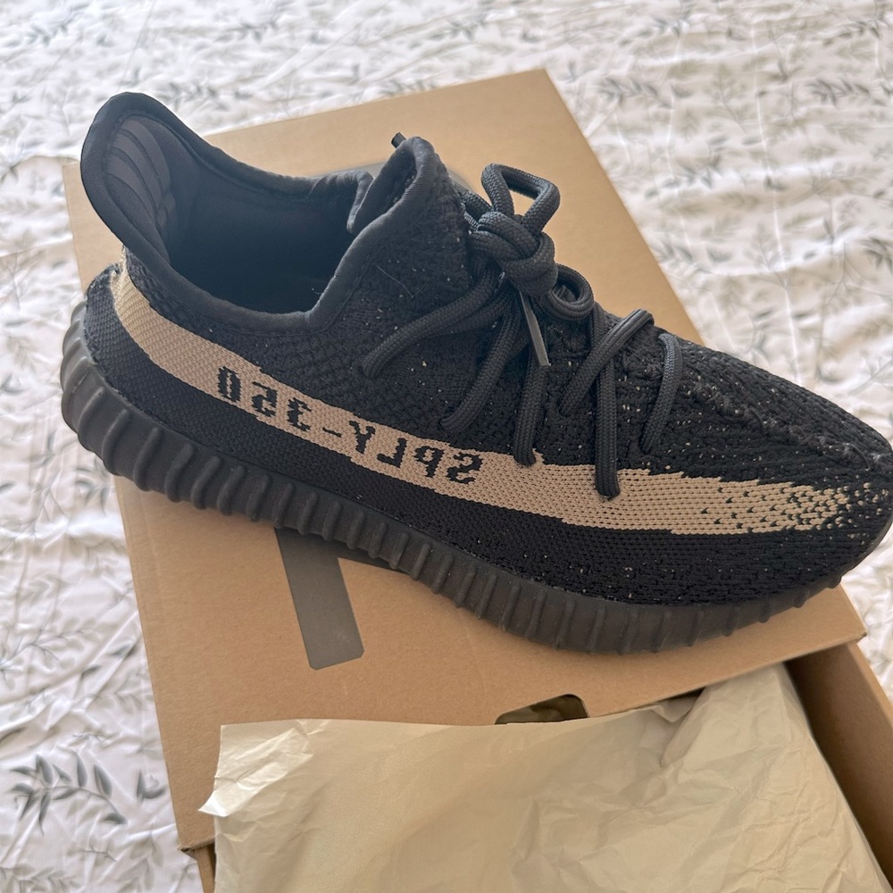 YEEZY BOOST 350 V2
